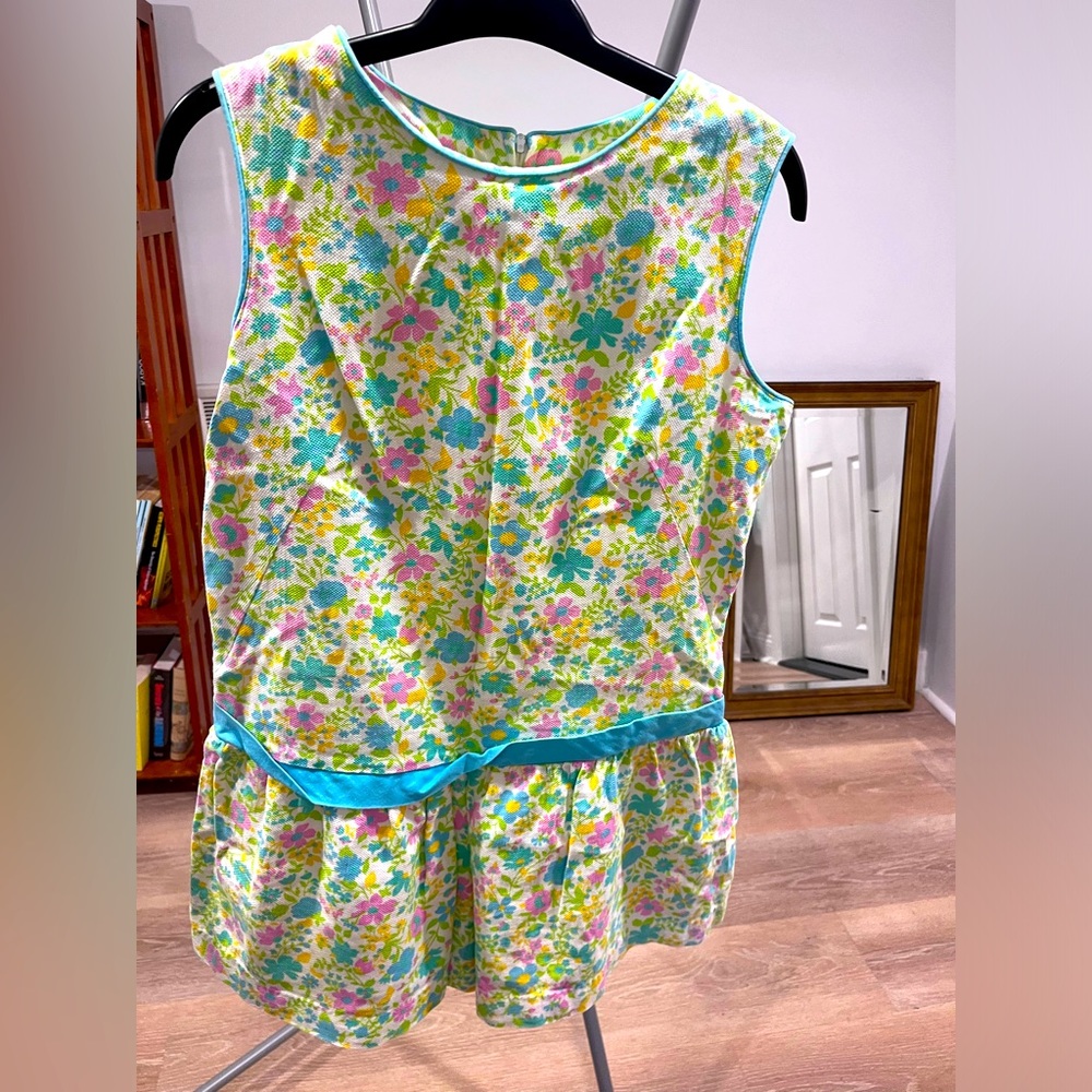 Super cute vintage romper! 🌸🌺🌻